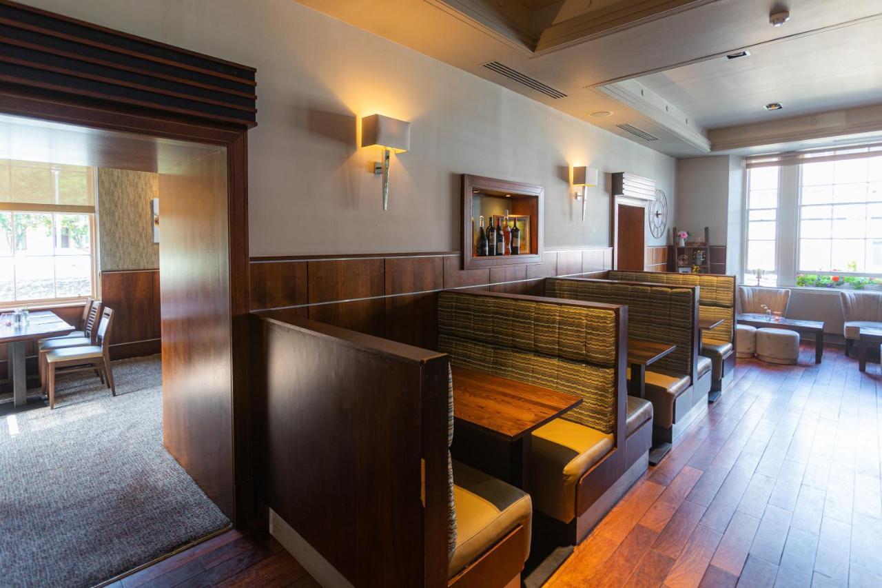 Fletcher's Restaurant Bar & * Stirling